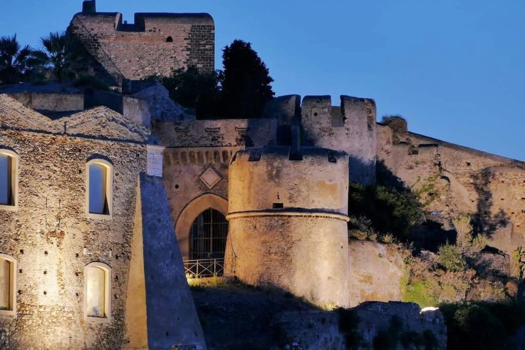 Casa Vacanze Il Nido - 4 Stelle Мілаццо Екстер'єр фото