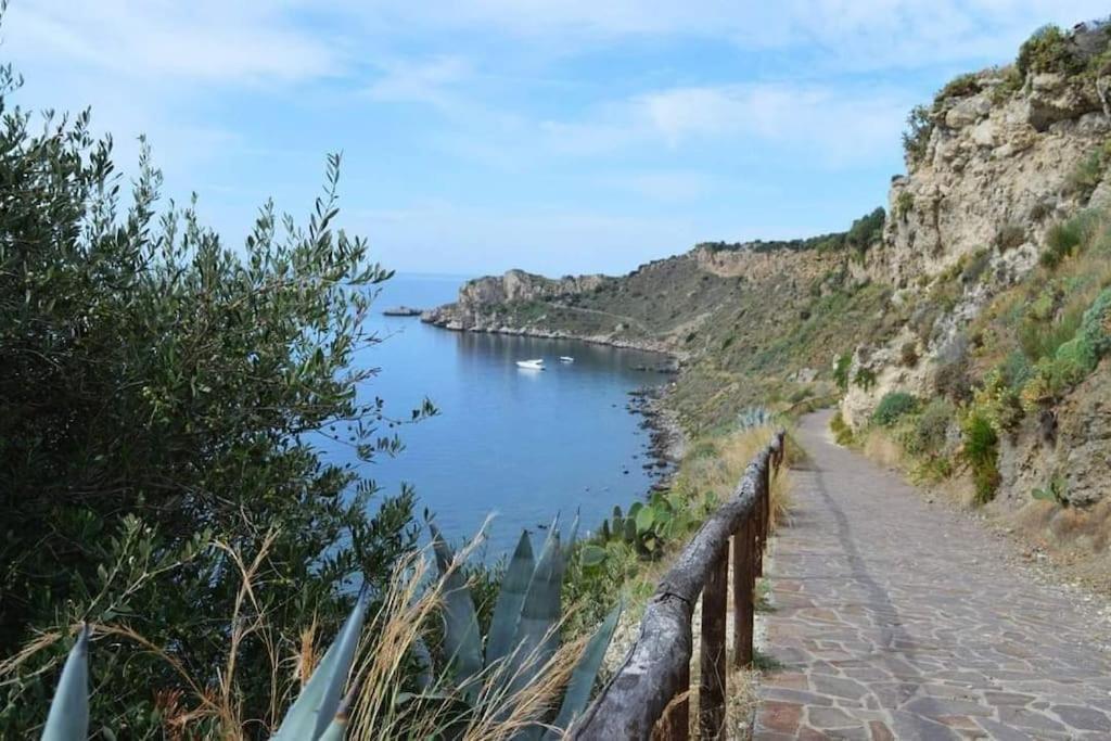 Casa Vacanze Il Nido - 4 Stelle Мілаццо Екстер'єр фото
